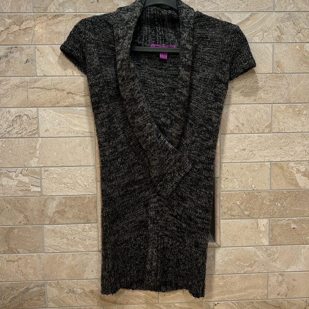 Love by Design Sweater Fitted Size Small